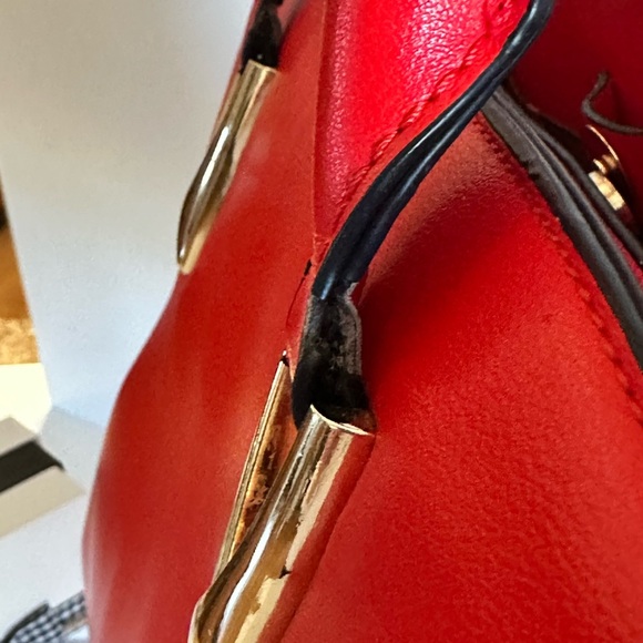 La Terra Vegan Leather Shoulder Medium Size Red Handbag Zipper and Snap Closure - Picture 3 of 16